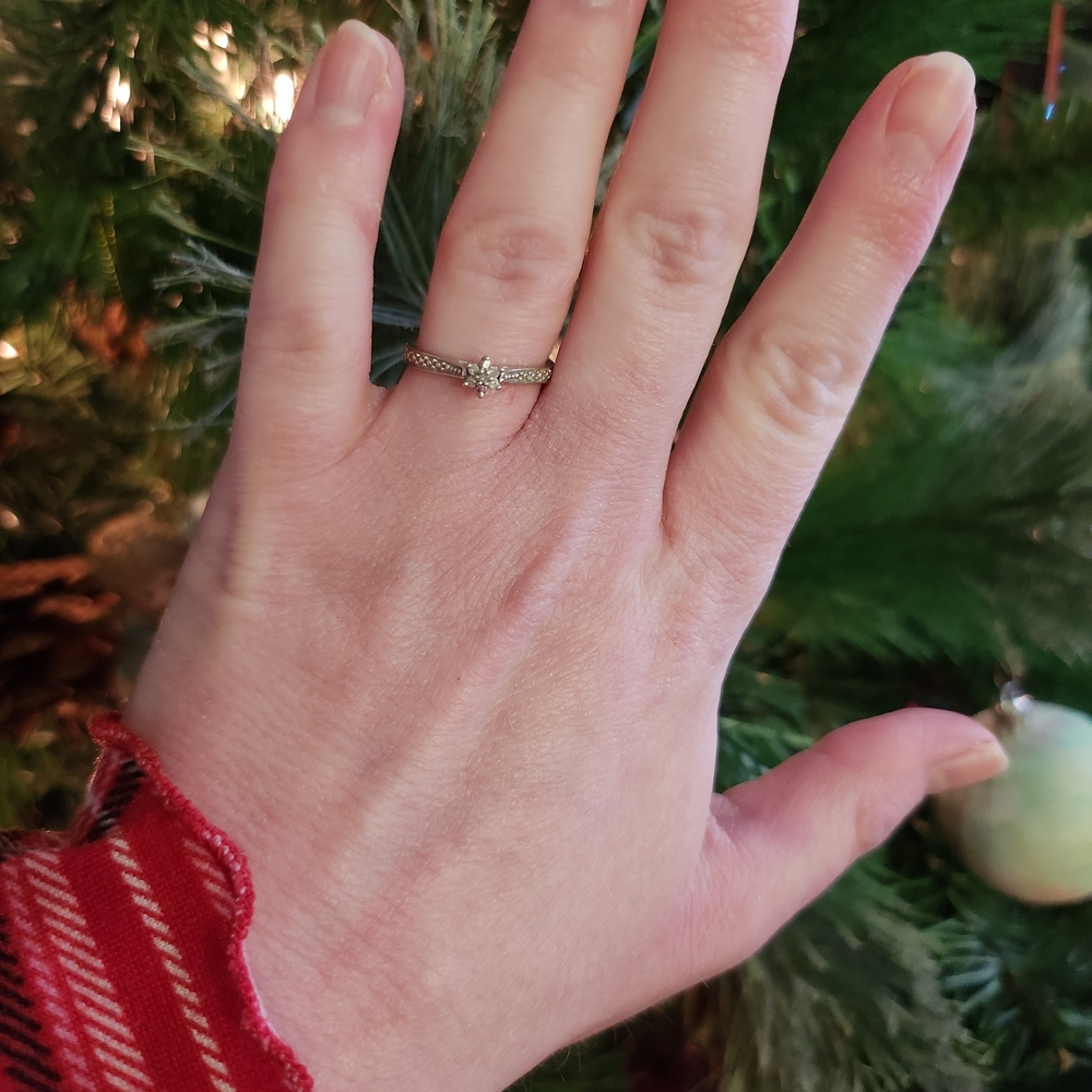 10k White Gold Diamond Ring - Picture 5 of 7